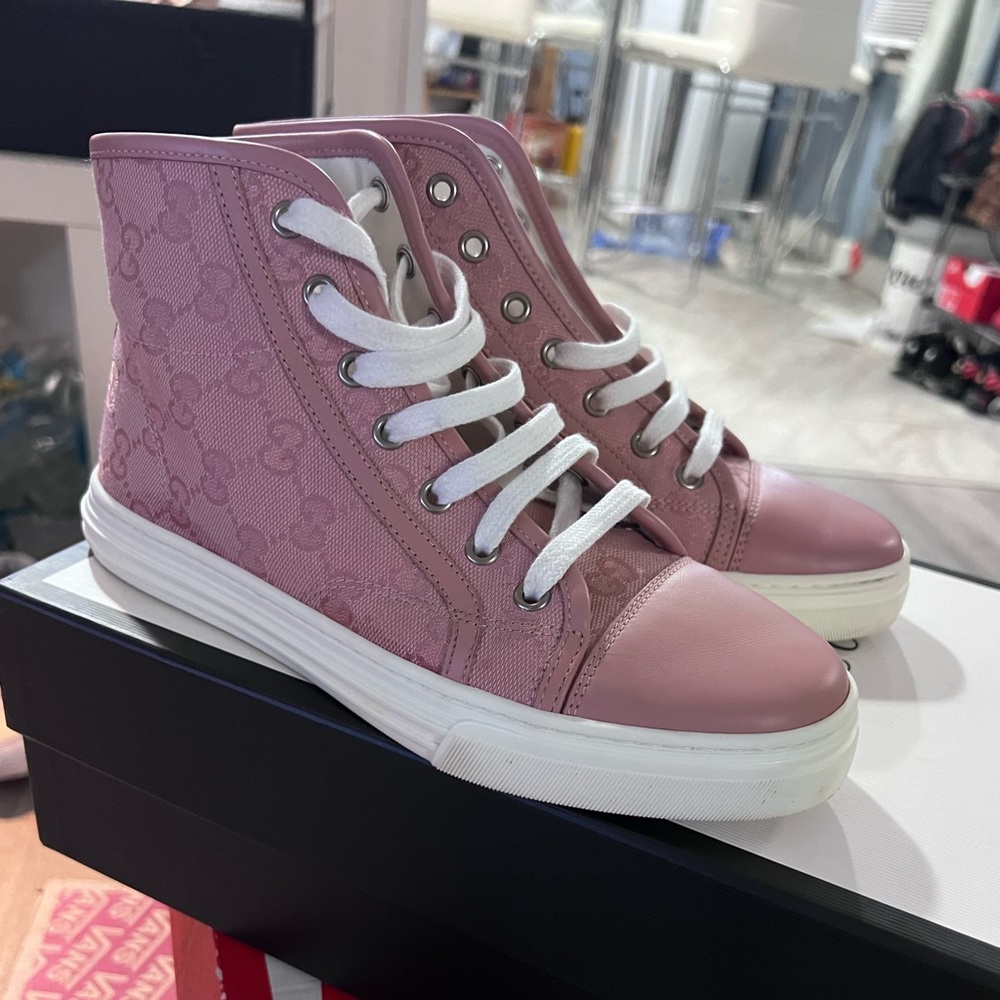 Woman gucci shoes